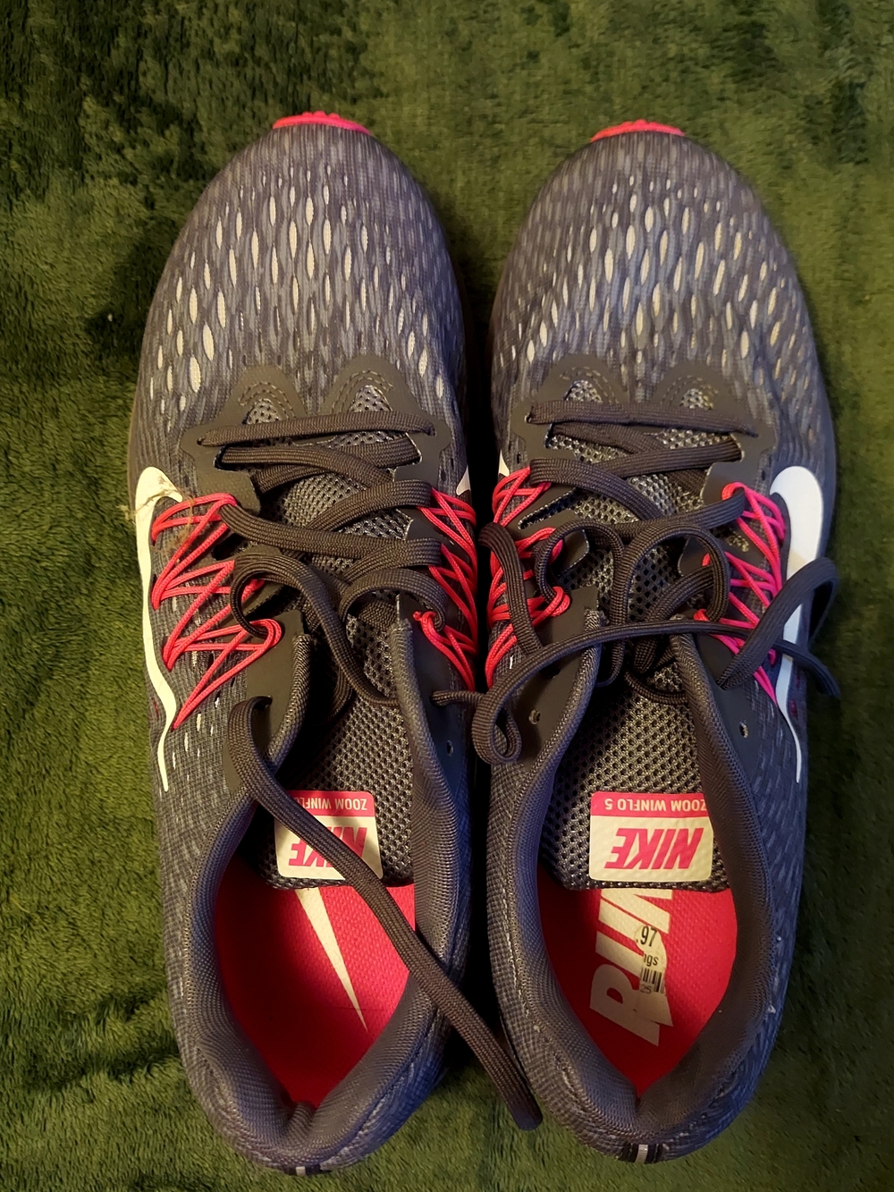 Nike Zoom Winflo 5 Women's Gray Running Shoes with Pink Accents - Like New